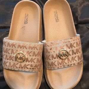 Michael Kors size youth 5 slides